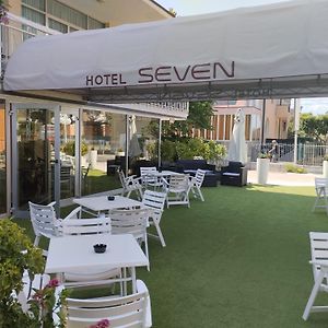 Hotel Seven